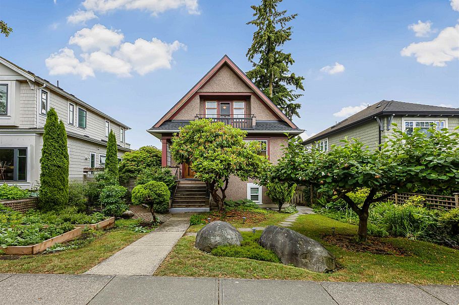 3732 W 2nd Avenue Vancouver, BC - 1