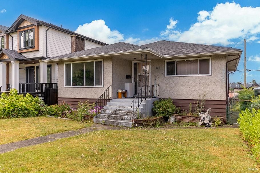 3185 E 16th Avenue Vancouver, BC - 2
