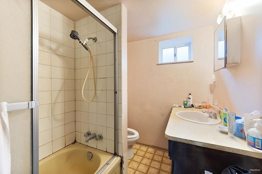 3185 E 16th Avenue Vancouver, BC - 21