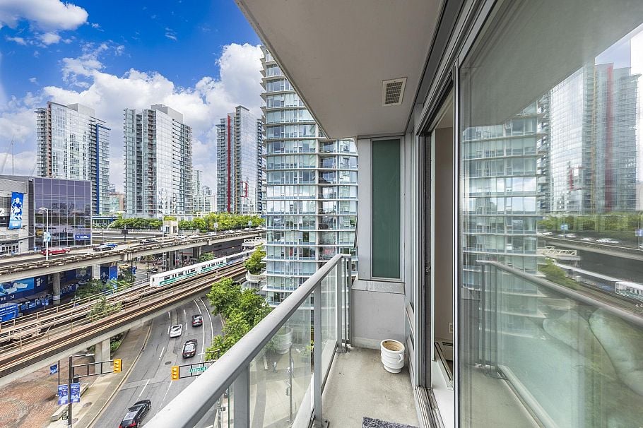 903 688 Abbott Street Vancouver, BC - 12