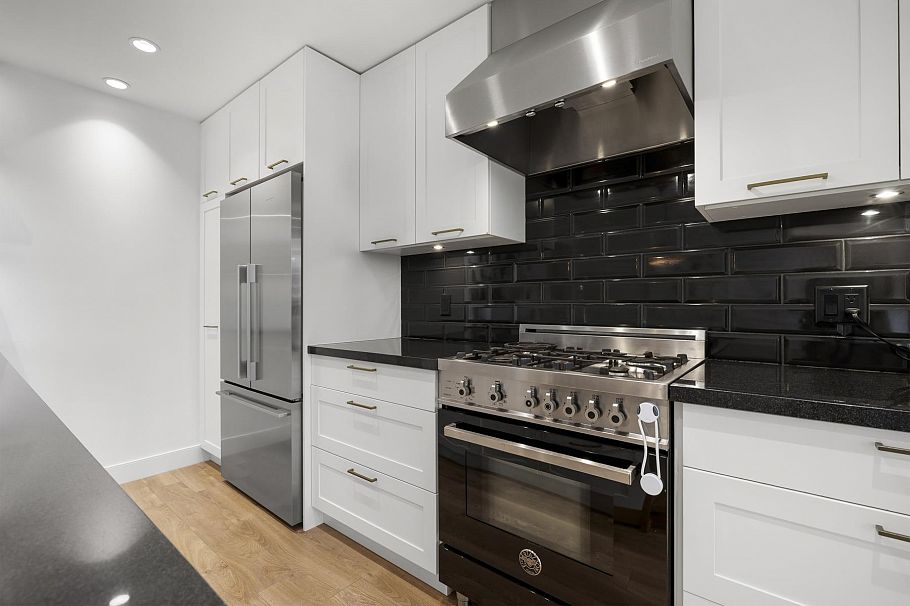 308 168 E 35th Avenue Vancouver, BC - 4