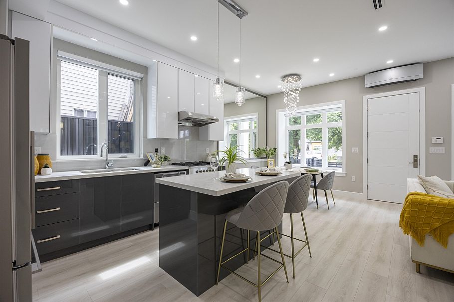 1 5808 Lanark Street Vancouver, BC - 6