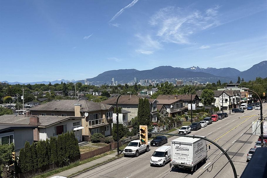 305 4550 Fraser Street Vancouver, BC - 19