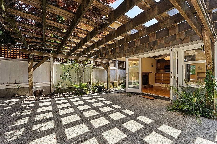 408 E 2nd Street North Vancouver, BC - 21