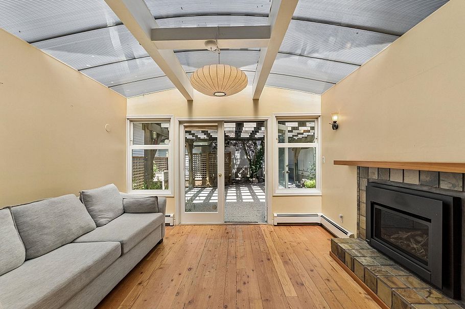 408 E 2nd Street North Vancouver, BC - 17