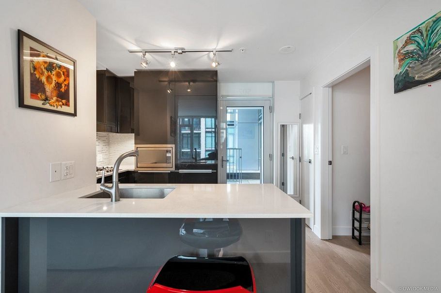 502 1283 Howe Street Vancouver, BC - 4