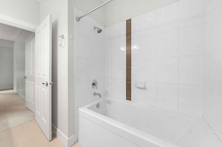 419 1111 E 27th Street North Vancouver, BC - 26