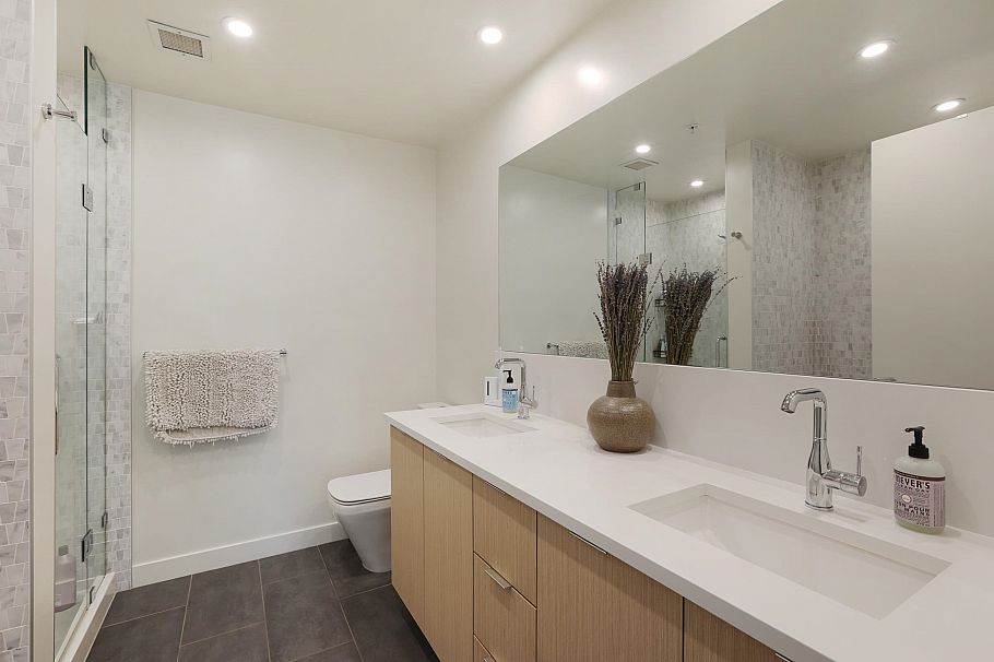 401 108 E 35 Avenue Vancouver, BC - 11