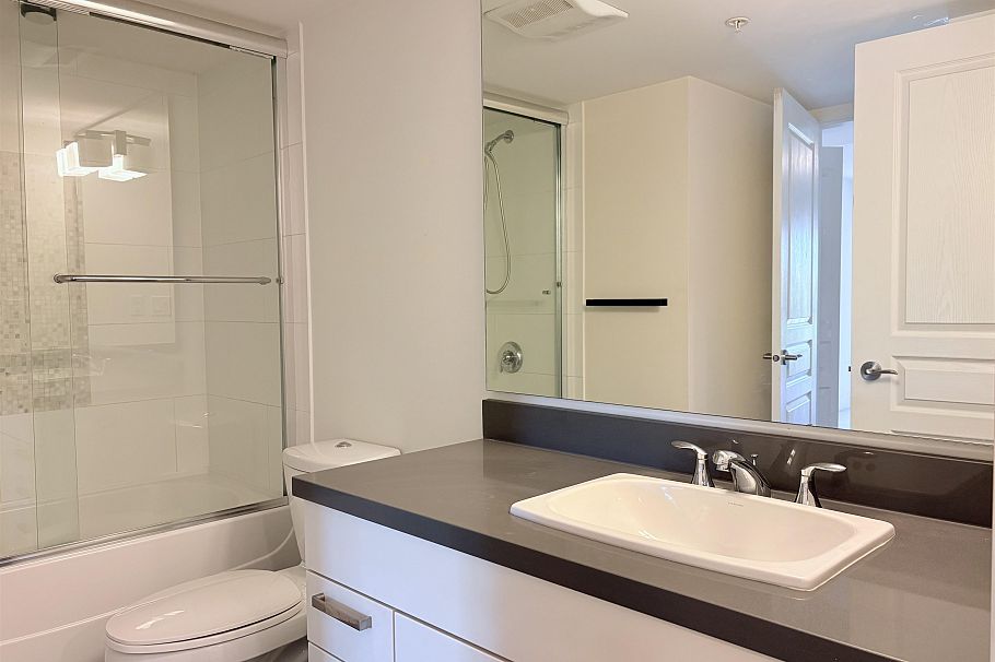 305 4550 Fraser Street Vancouver, BC - 14
