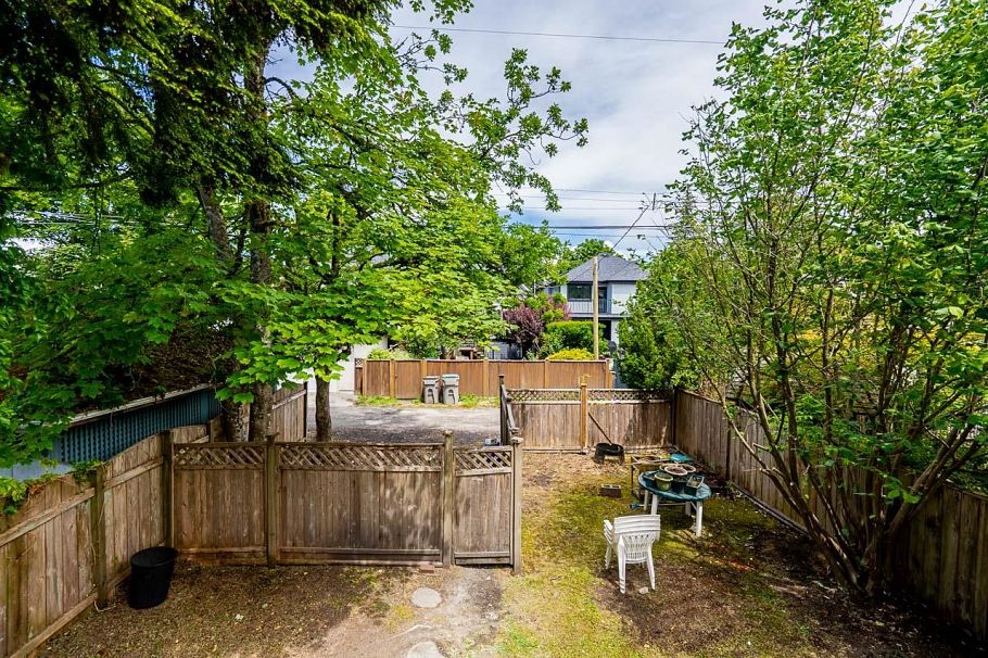 4413 W 13 Avenue Vancouver, BC - 32