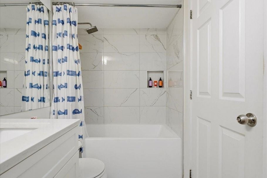 112 155 E 3rd Street North Vancouver, BC - 33