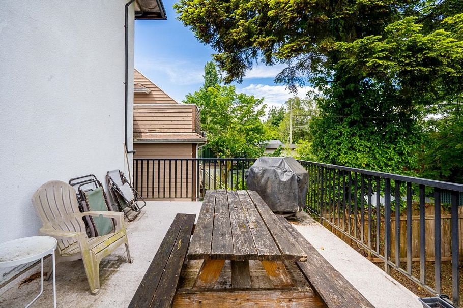4413 W 13 Avenue Vancouver, BC - 31