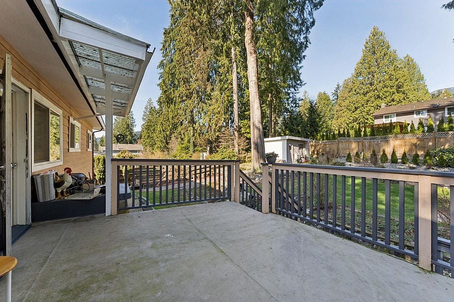 922 Canyon Boulevard North Vancouver, BC - 9