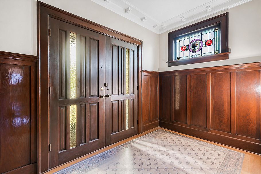 3732 W 2nd Avenue Vancouver, BC - 4