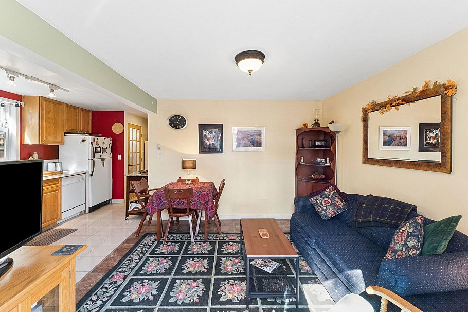 408 E 2nd Street North Vancouver, BC - 35