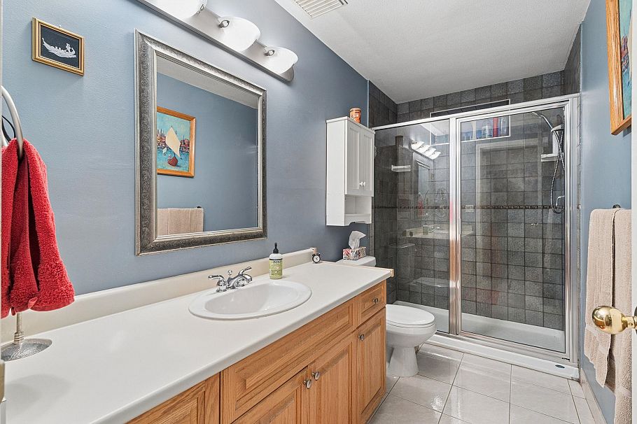 408 E 2nd Street North Vancouver, BC - 37