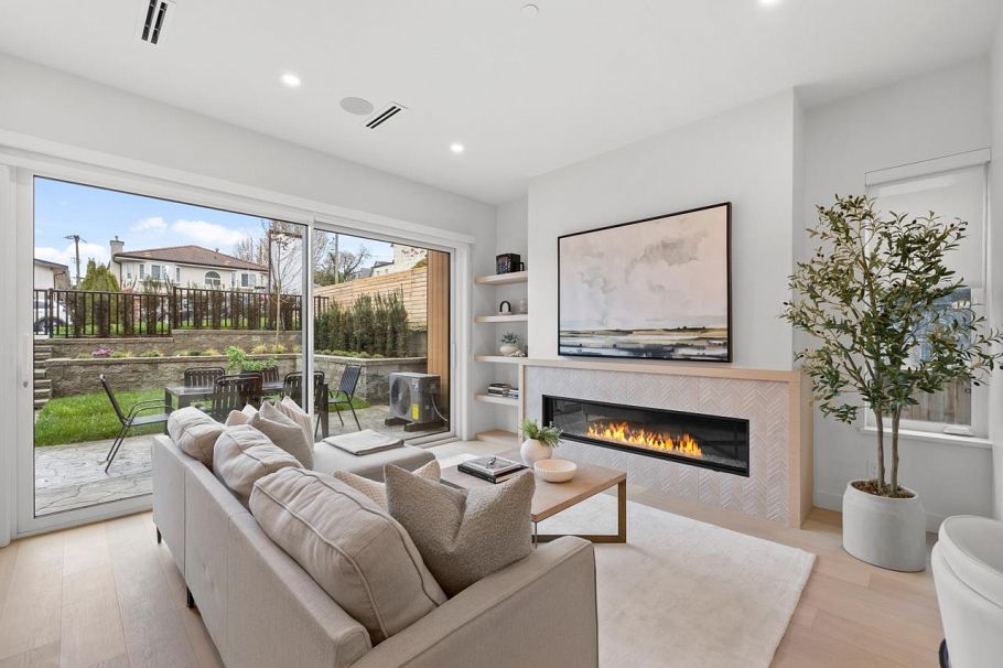 1 727 E 31st Avenue Vancouver, BC - 1