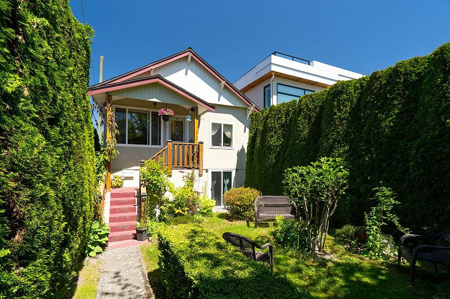 219 E 38th Avenue Vancouver, BC - 1