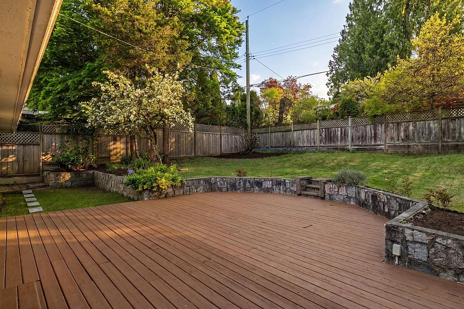 744 Kilkeel Place North Vancouver, BC - 18