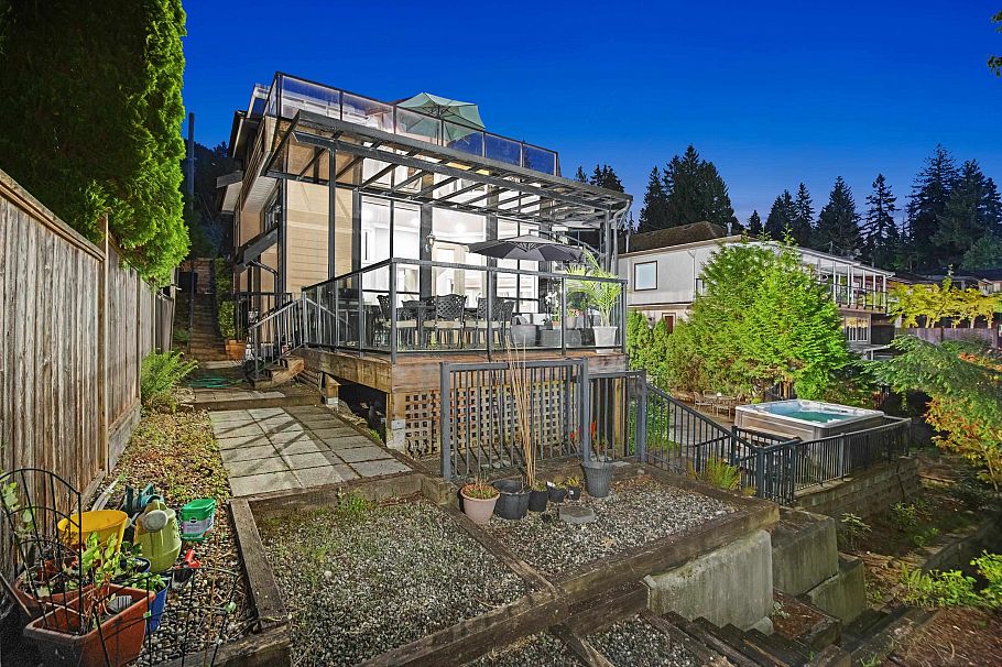 673 Sylvan Avenue North Vancouver, BC - 40