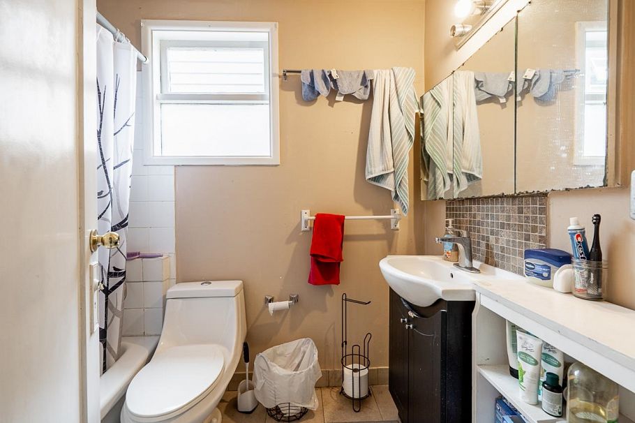 4413 W 13 Avenue Vancouver, BC - 21