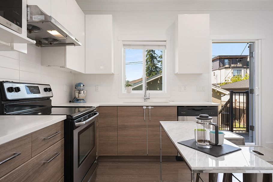 2275 E 34th Avenue Vancouver, BC - 10