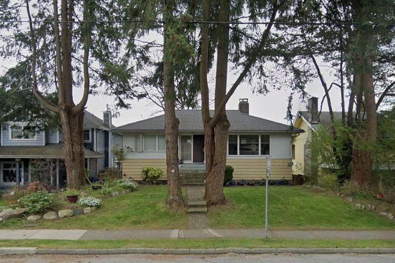 313 E 13th Street North Vancouver, BC - 3