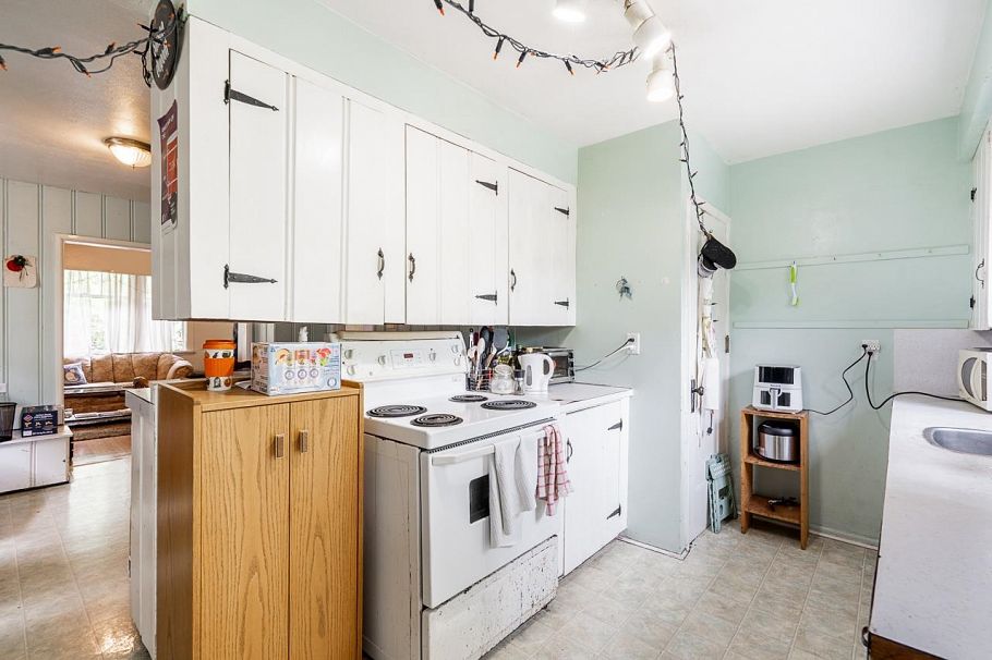 4413 W 13 Avenue Vancouver, BC - 10