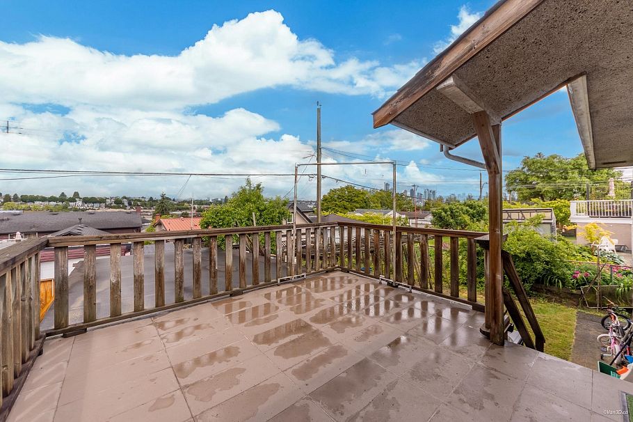 3185 E 16th Avenue Vancouver, BC - 24