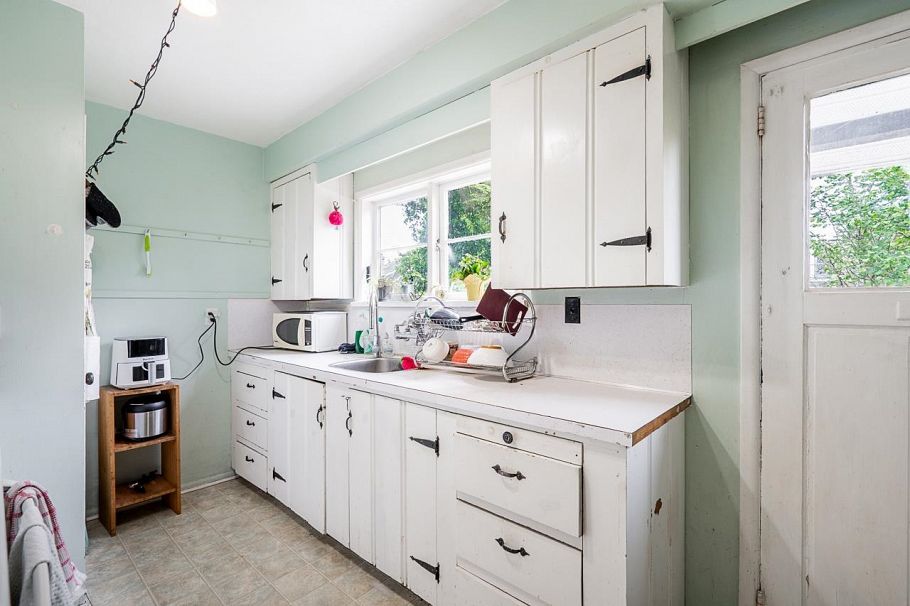 4413 W 13 Avenue Vancouver, BC - 9