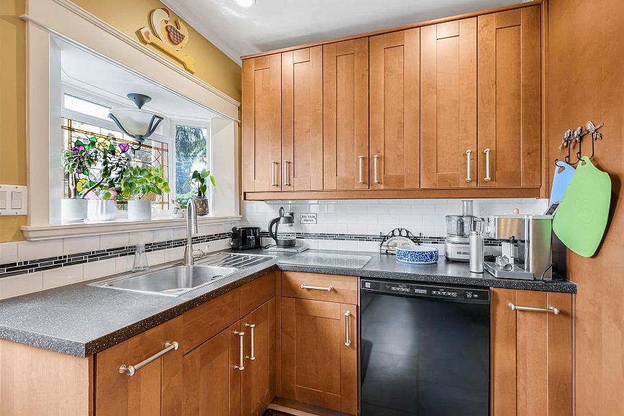 3732 W 2nd Avenue Vancouver, BC - 12