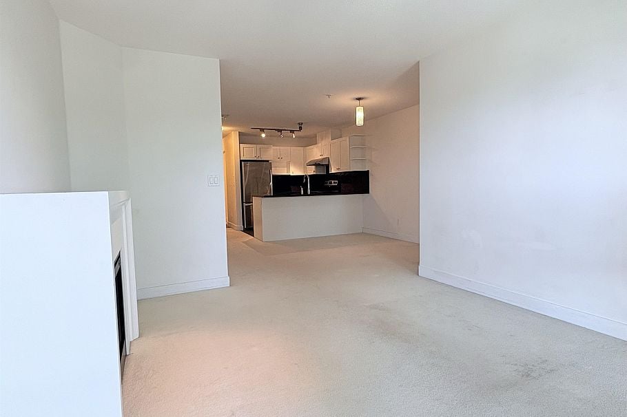 305 4550 Fraser Street Vancouver, BC - 8