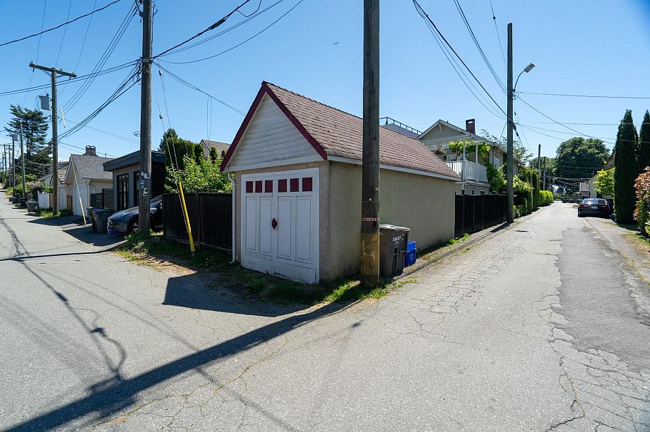 219 E 38th Avenue Vancouver, BC - 35