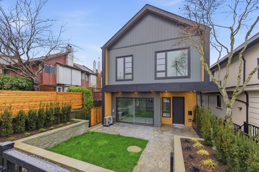 1 727 E 31st Avenue Vancouver, BC - 2