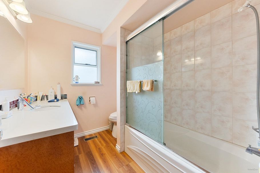 3185 E 16th Avenue Vancouver, BC - 15