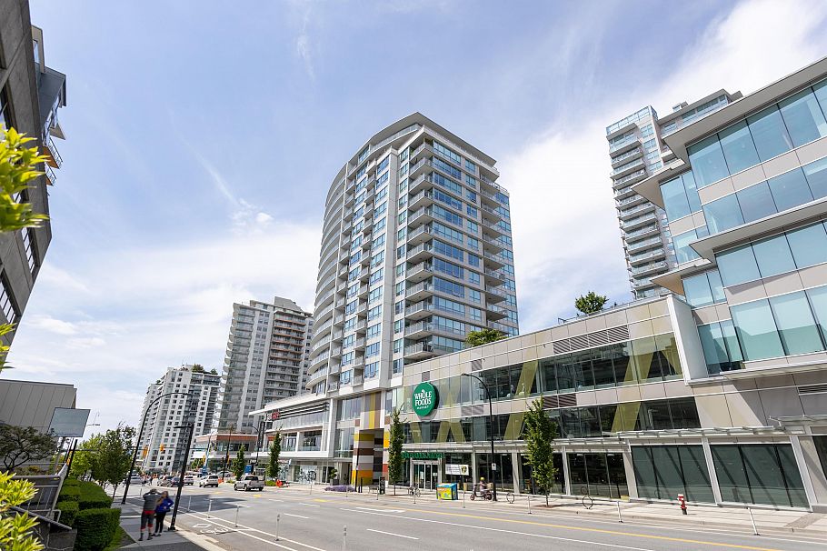 707 112 E 13th Street North Vancouver, BC - 1