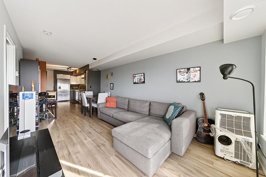 2888 E 2nd Avenue Vancouver, BC - 3