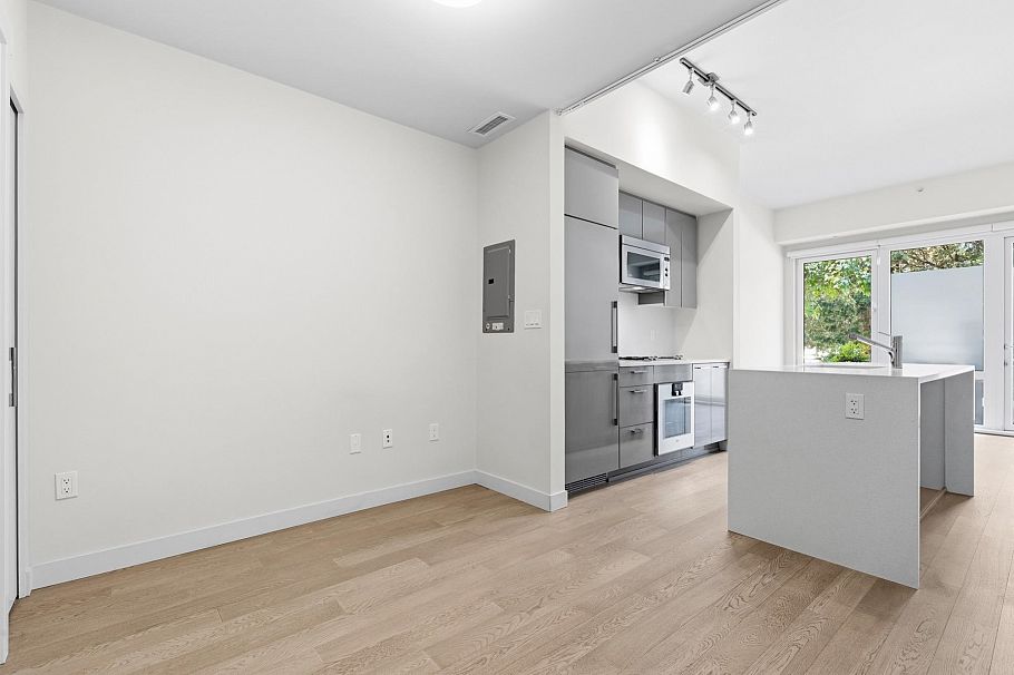 104 4488 Cambie Street Vancouver, BC - 10