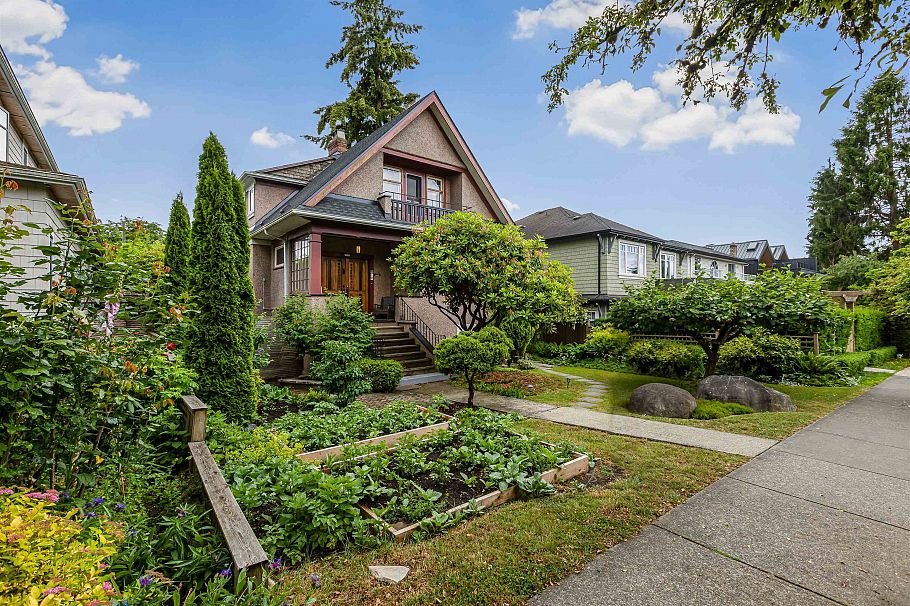 3732 W 2nd Avenue Vancouver, BC - 2