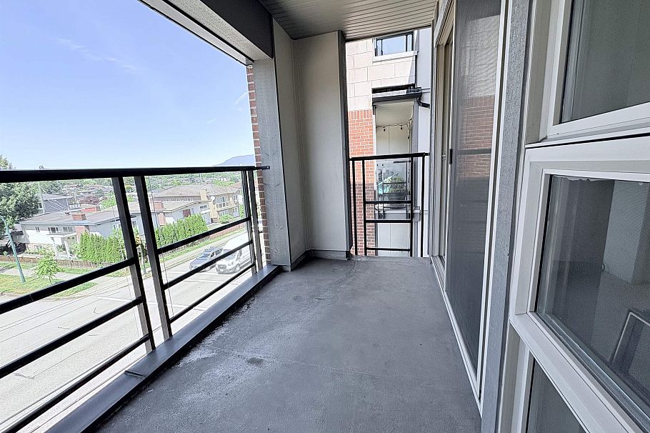 305 4550 Fraser Street Vancouver, BC - 17
