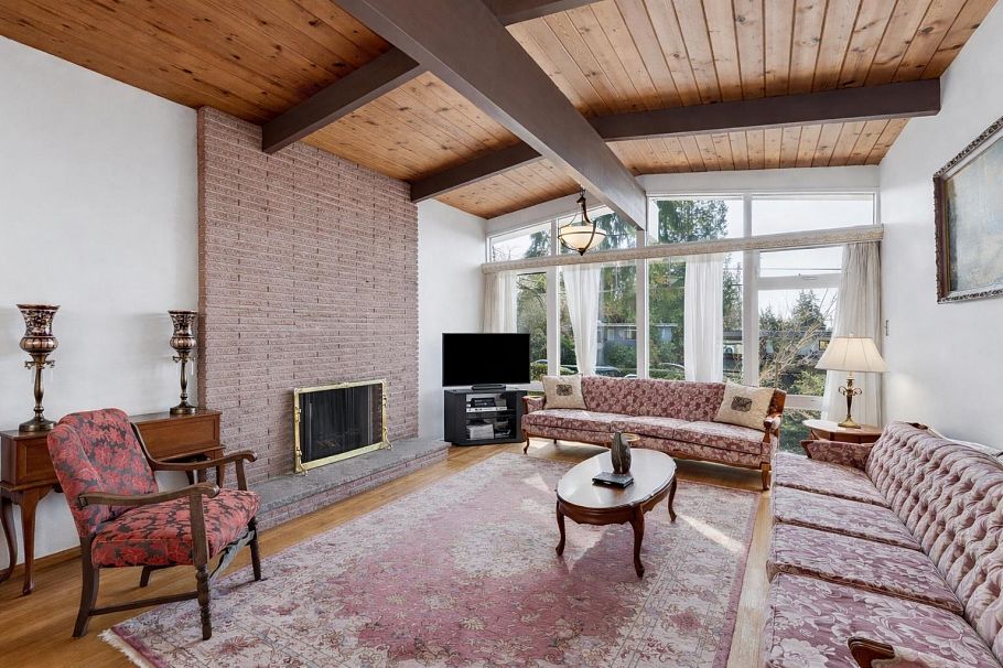 922 Canyon Boulevard North Vancouver, BC - 3