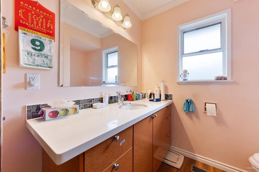 3185 E 16th Avenue Vancouver, BC - 14