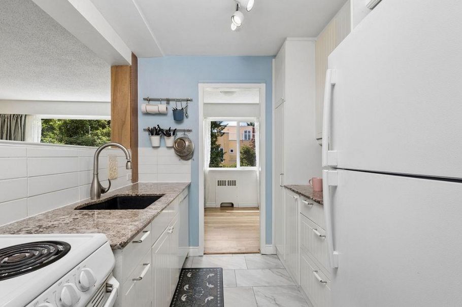 207 2494 Cornwall Avenue Vancouver, BC - 9