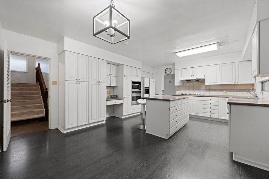 1042 W 48th Avenue Vancouver, BC - 6