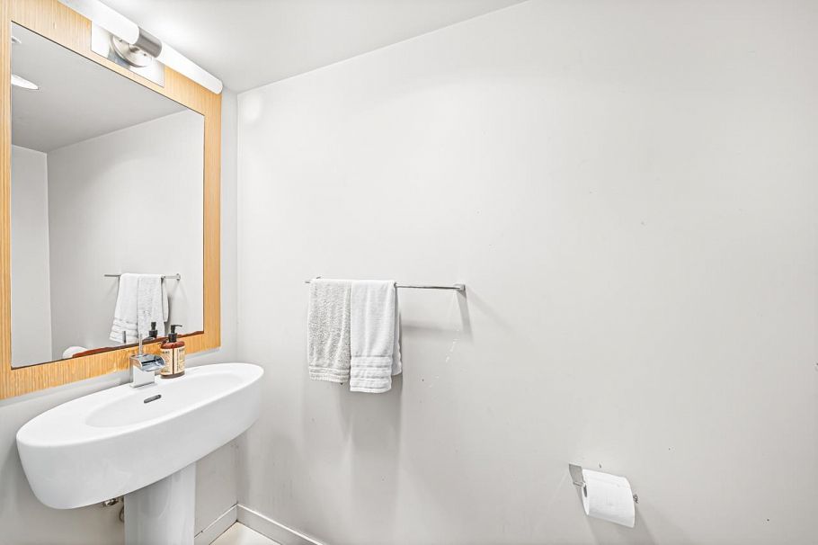 103 161 W Georgia Street Vancouver, BC - 7