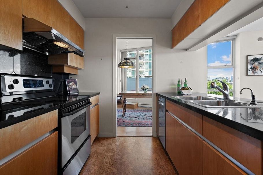 501 1099 Marinaside Crescent Vancouver, BC - 8