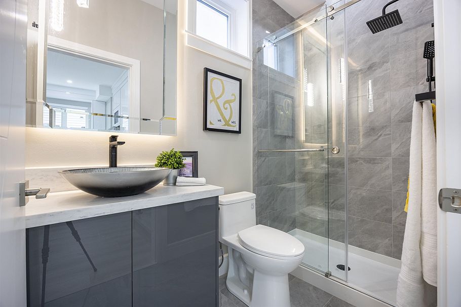1 5808 Lanark Street Vancouver, BC - 12