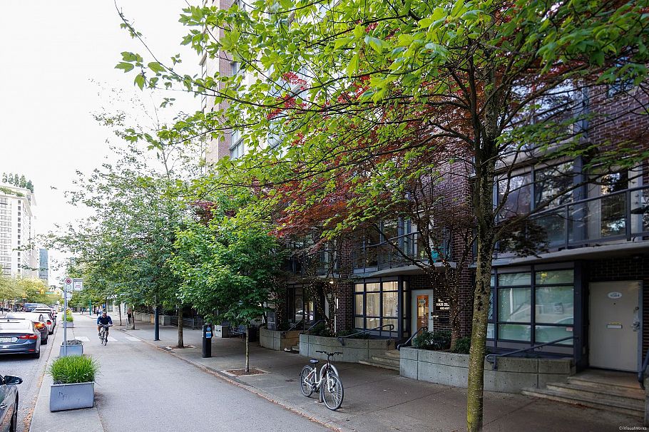 1082 Hornby Street Vancouver, BC - 2
