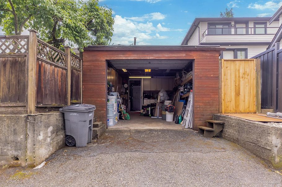 3185 E 16th Avenue Vancouver, BC - 27