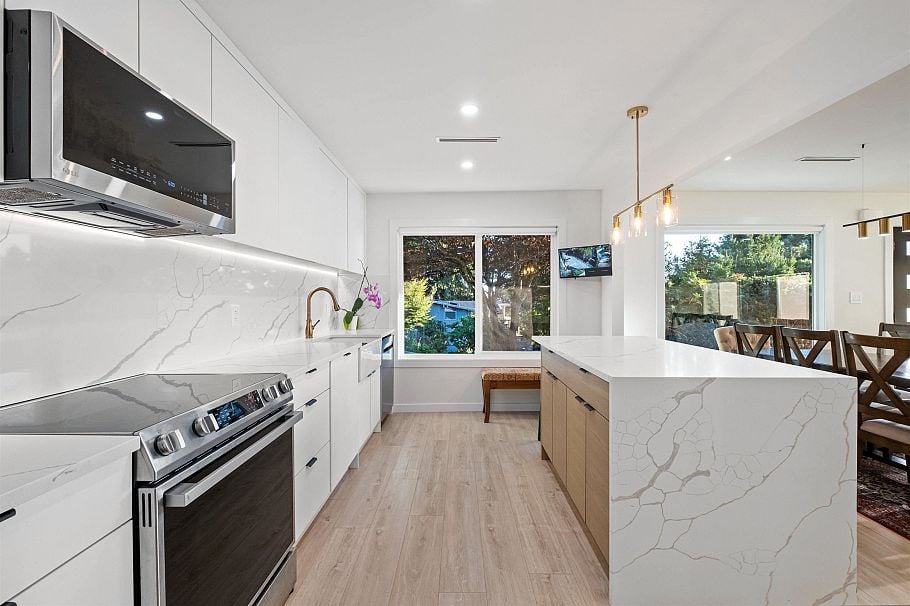 3812 Dalkeith Drive North Vancouver, BC - 5